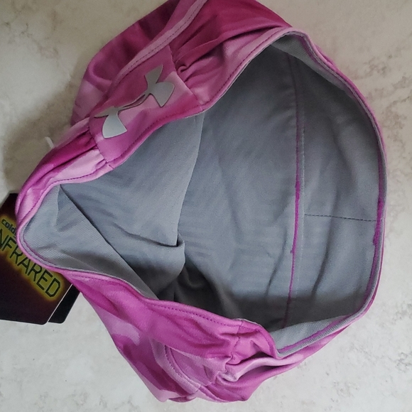 Women's UNDER ARMOUR Coldgear Infrared Magenta Shock Beanie - Picture 5 of 7